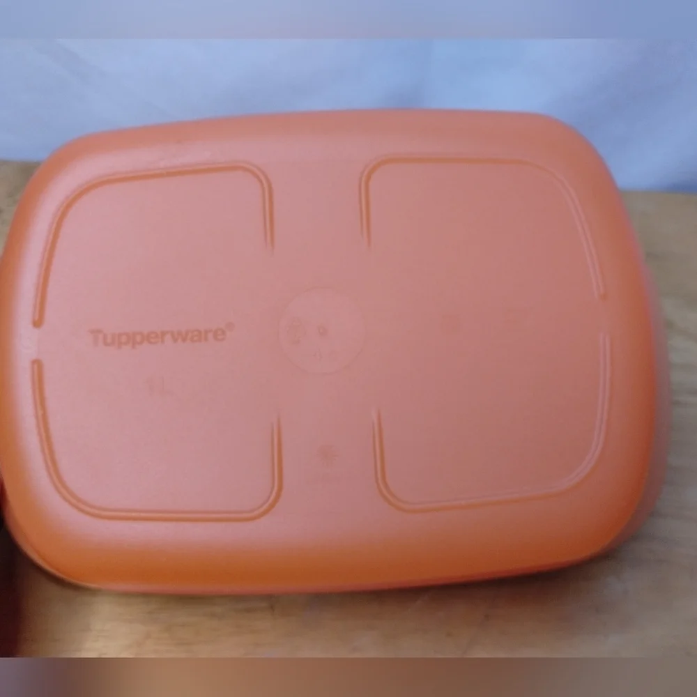 New Tupperware Orange Vent and Serve 1 Liter Container